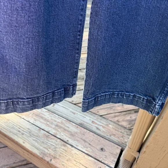 Old Navy Blue Flare & Wide Leg Jeans - Picture 8 of 10